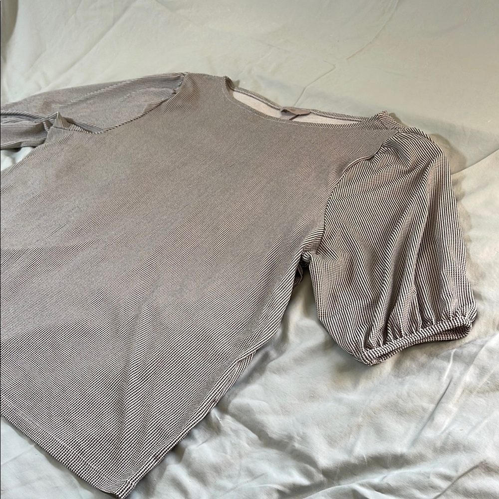 H&M Black and White Short Sleeve Blouse Size XL